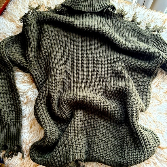 Almost Famous Turtleneck Sweater in Olive Green and Open Shoulder XL - Picture 5 of 5